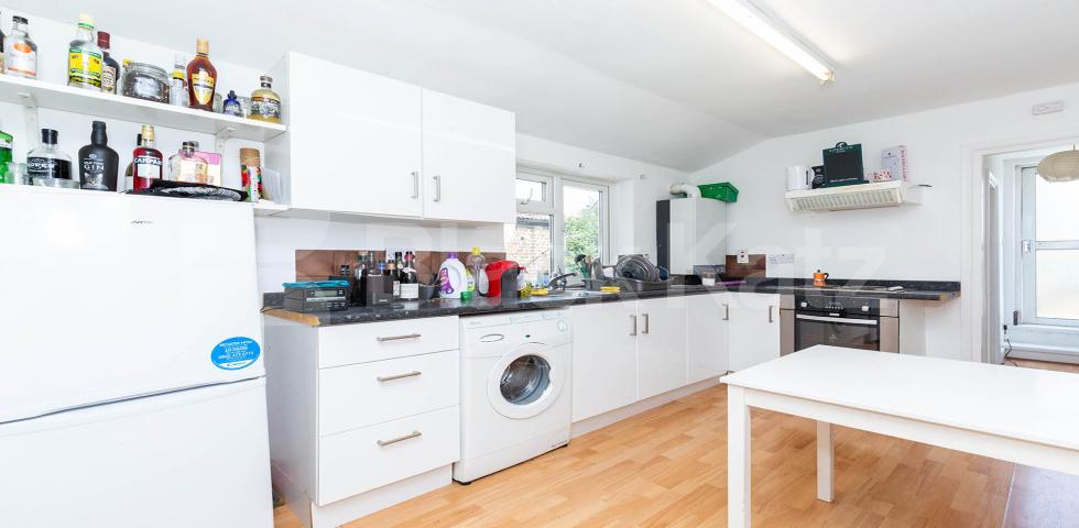 			NEW INSTRUCTION!, 2 Bedroom, 1 bath, 1 reception Flat			 Alexandra Road, TURNPIKE LANE 